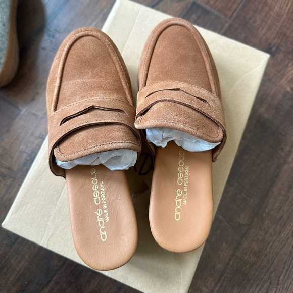 Andre Assous | Soraya Suede Clogs - Picture 4 of 6